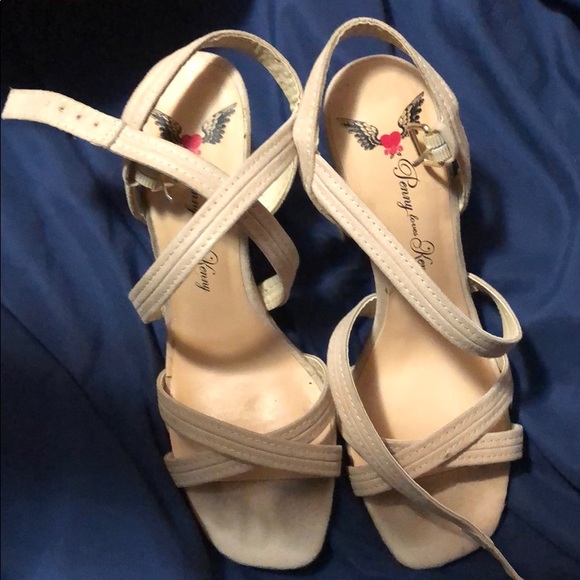 Heels 👠 - Picture 2 of 3